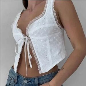 Rumored Vineyard Haven Top | White Eyelet - S